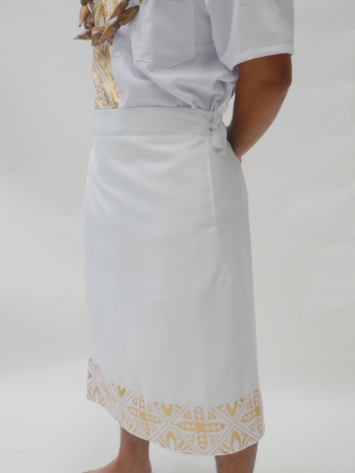 Iefaitaga-Sulu Men White & Gold Metallic