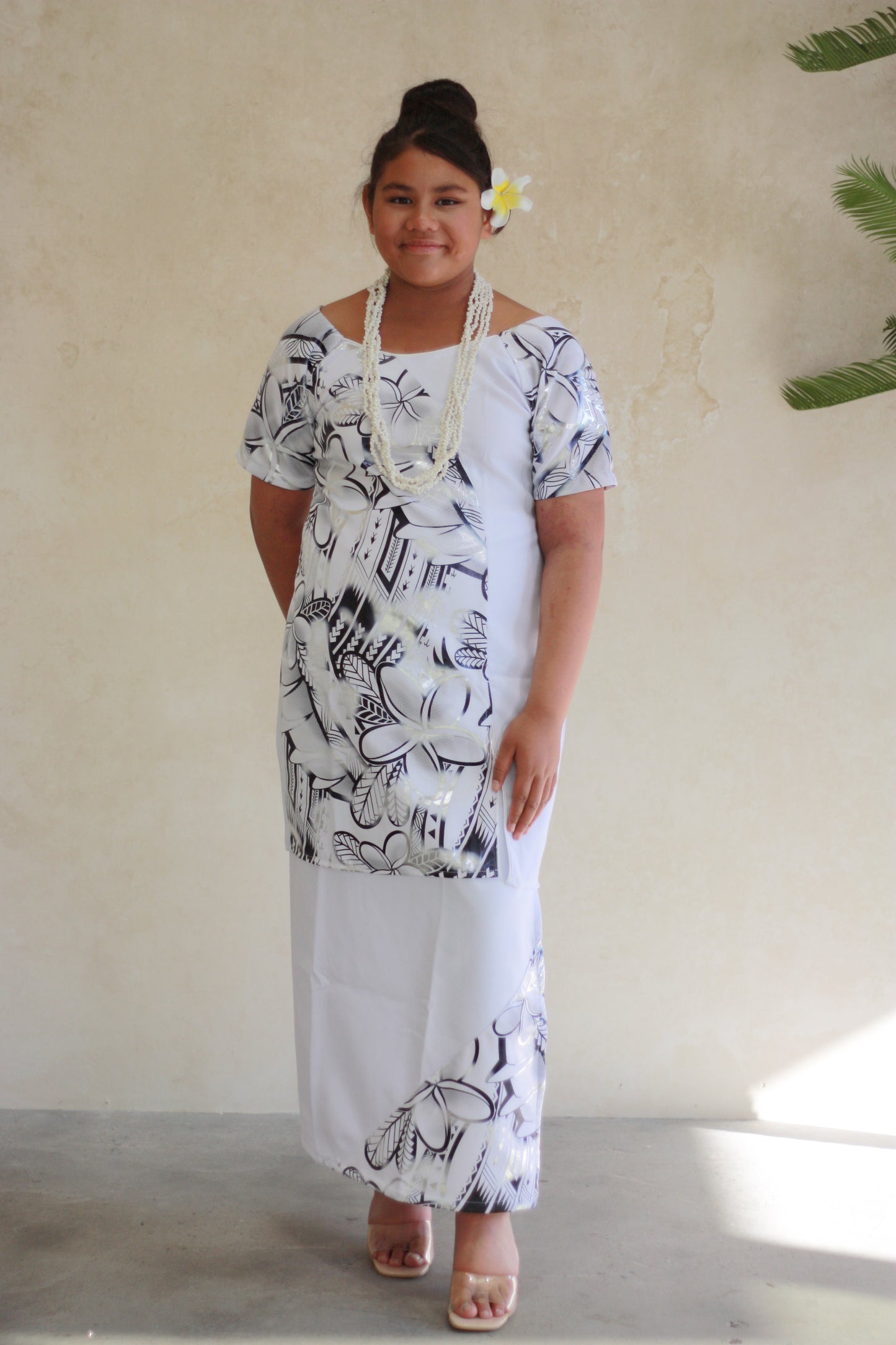 Polynesian Fashion Women’s Puletasi White Silver & Black