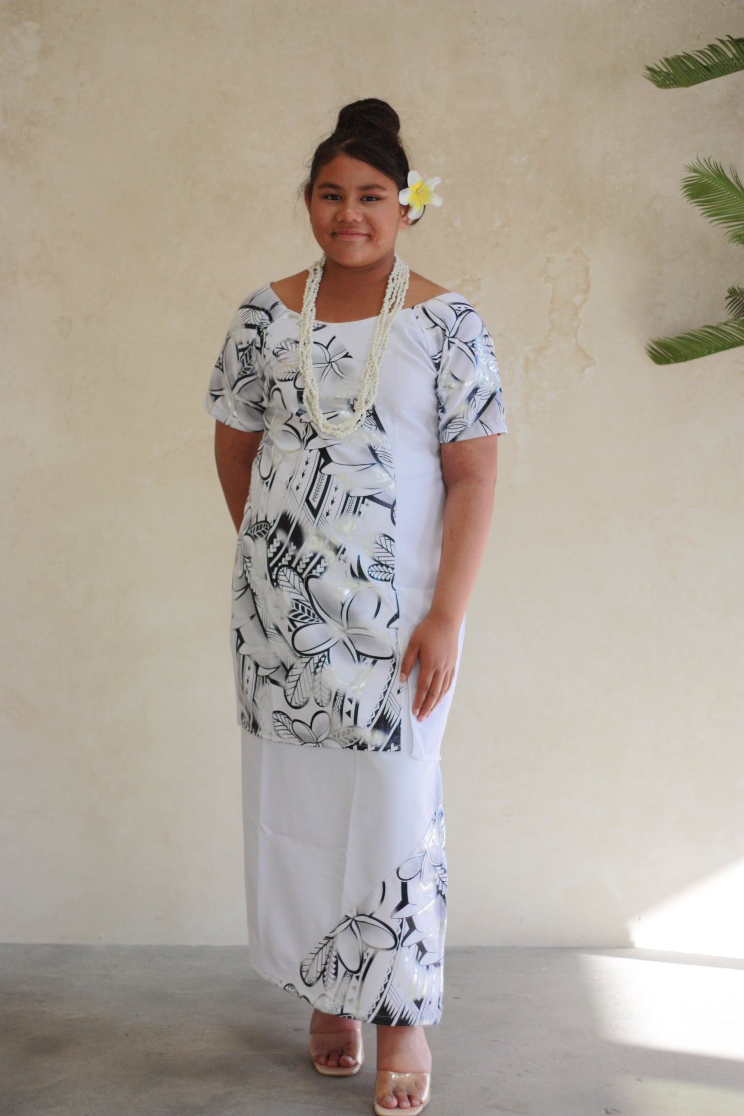 Polynesian Fashion Women’s Puletasi White Silver & Black