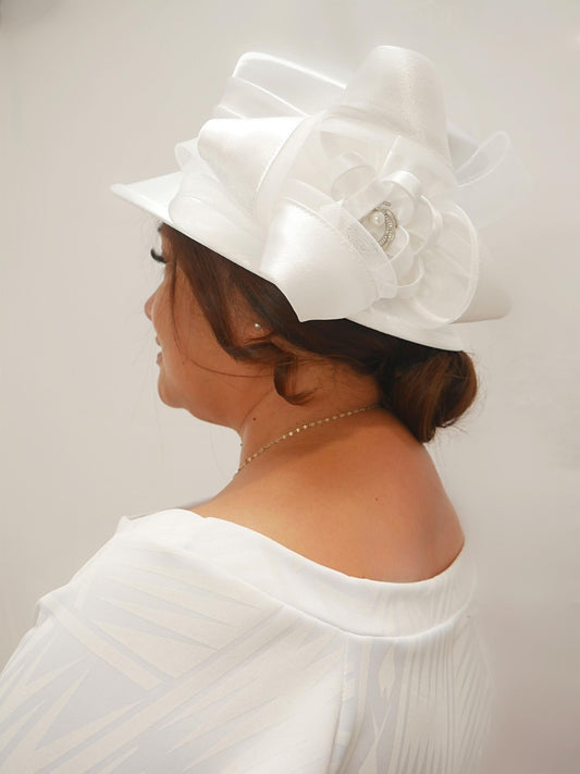 Church Hat-Pulou Lotu White ( Pearl Broach )