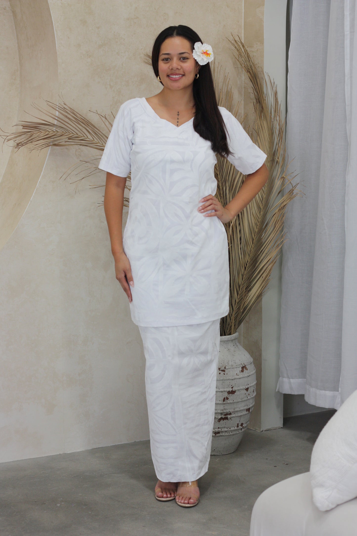 Rimani White V Neck Elei Puletasi (Size 14)